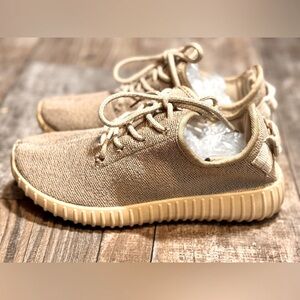 Tan / Cream Sneakers Size 7 - Tan Sneakers with Suede - Unisex/Women's size 7